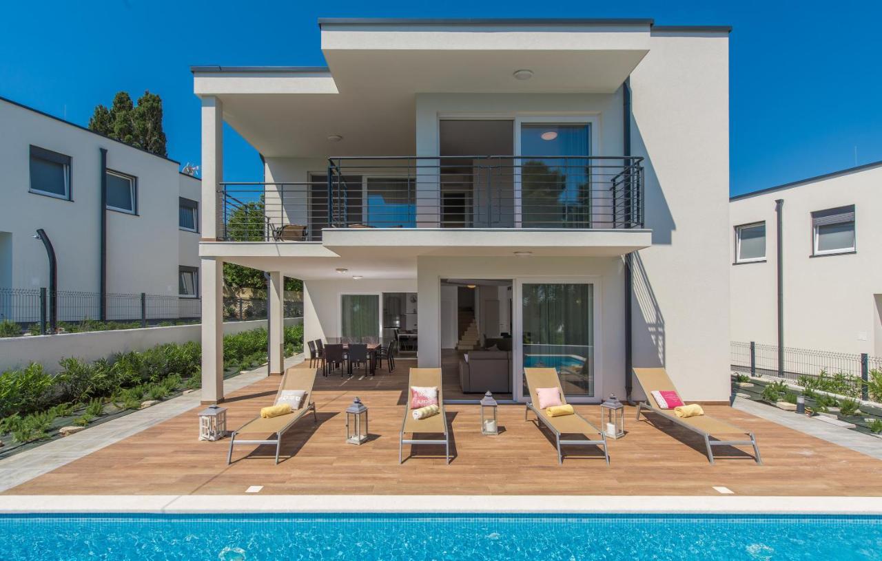 Vila Paliska Pula Luaran gambar